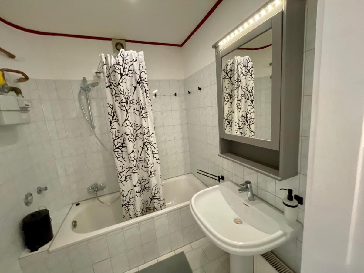 Purple Kitchen - Apartment Mit Grosser Wohnkueche Bremerhaven Bagian luar foto