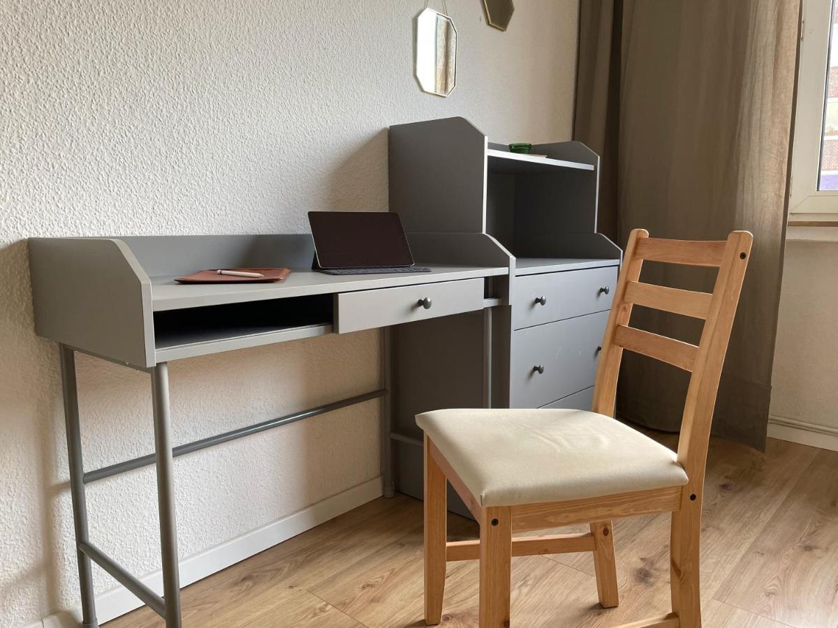 Purple Kitchen - Apartment Mit Grosser Wohnkueche Bremerhaven Bagian luar foto