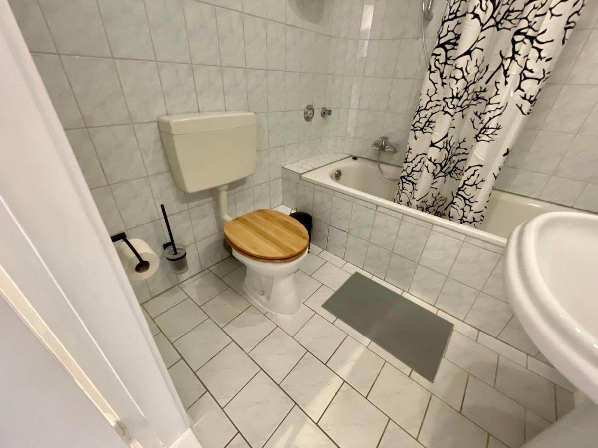 Purple Kitchen - Apartment Mit Grosser Wohnkueche Bremerhaven Bagian luar foto